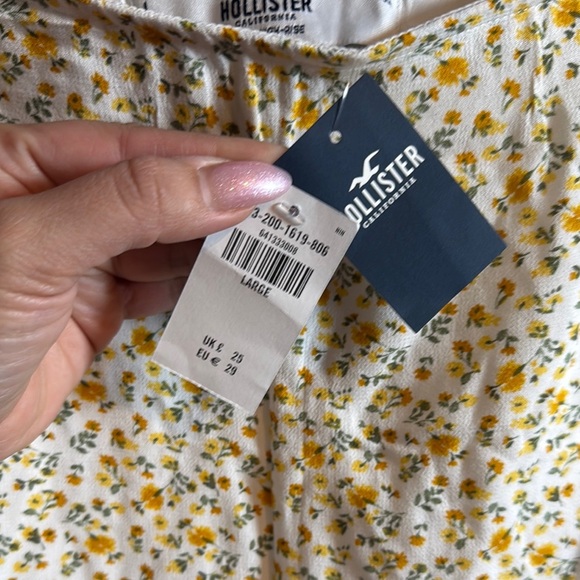 NWT Hollister- Ultra High Waist Yellow Ditsy Floral Mini Skirt Size Large - Picture 9 of 9